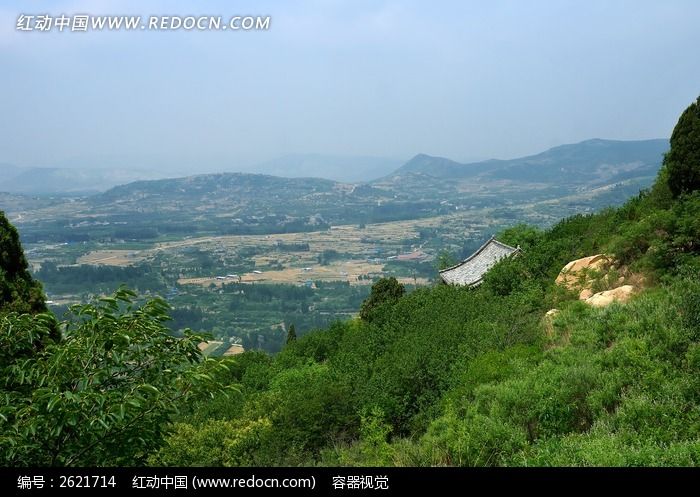 山顶俯拍山下风光