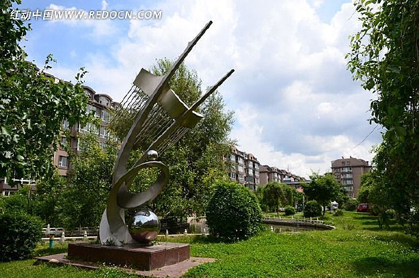 �ݵ��ϵĸ�¥