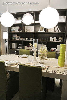 ��ɫ����