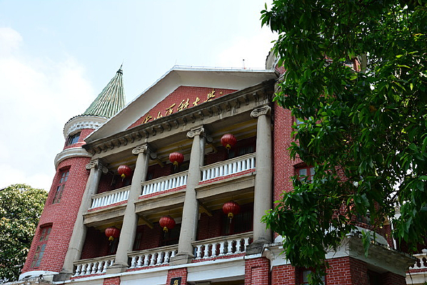 ��ɽҽ�ƴ�ĺ�¥