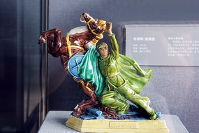 ս������