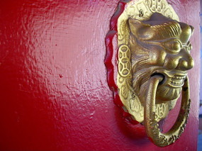 原创摄影图 建筑摄影 教堂寺庙 门环铺首