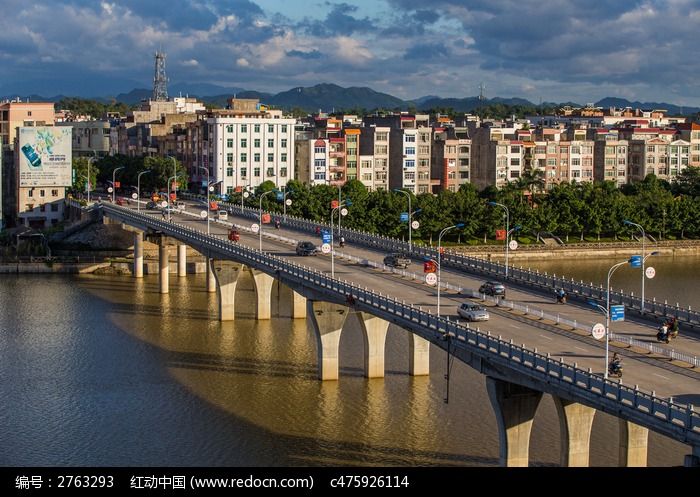 夕阳下的绣江大桥