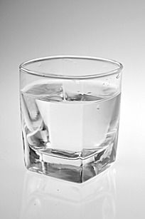 一杯白开水图片