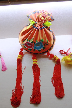 �������