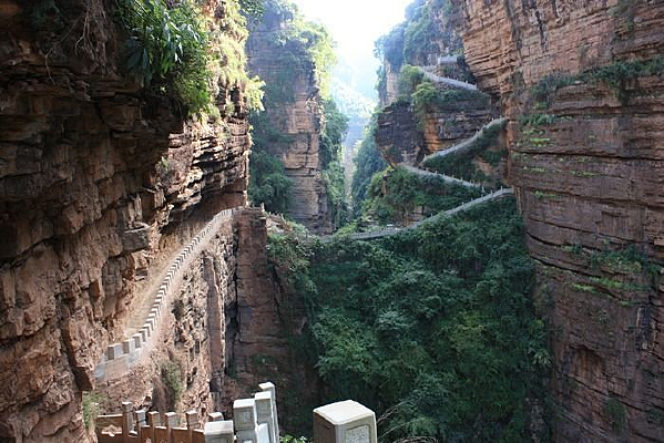 ɽ��ʯͷ�ȵ�