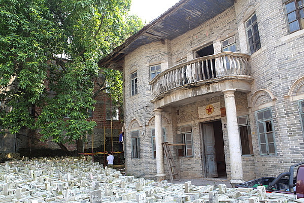 �������