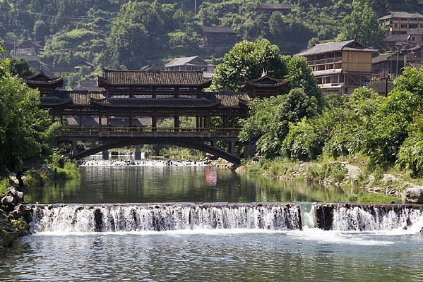 ����ǧ����կ������