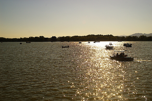 �ú�԰������