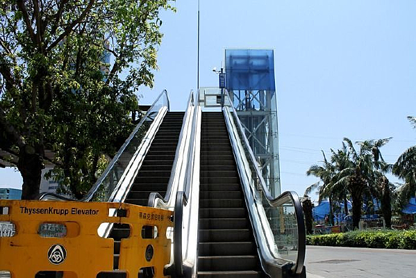 ���µ���