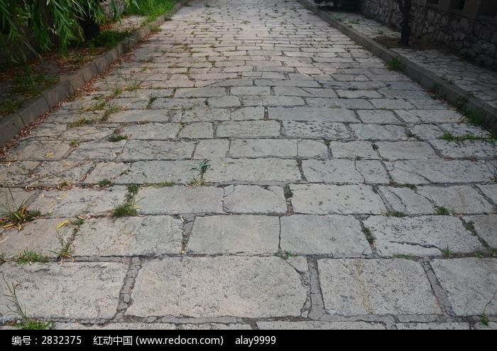 石头地面