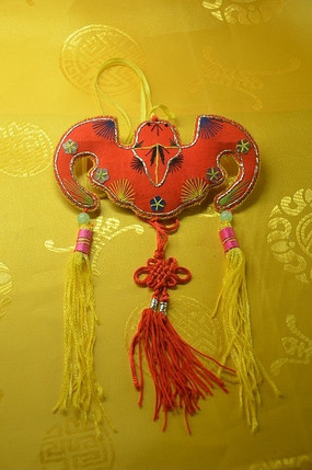 ��ɫ����