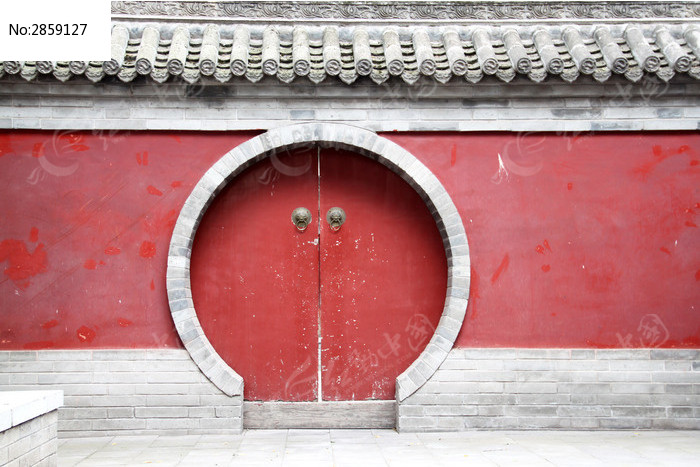 伏羲庙里的青砖红墙圆门