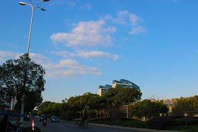 ��·�ϵ��̻���