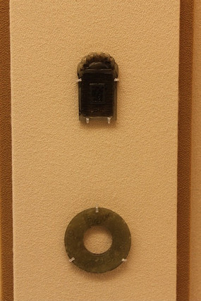 �������