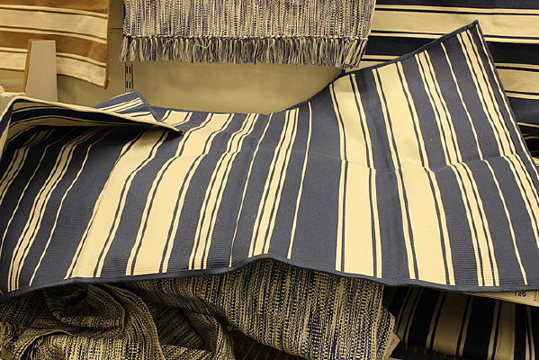 ��̺����