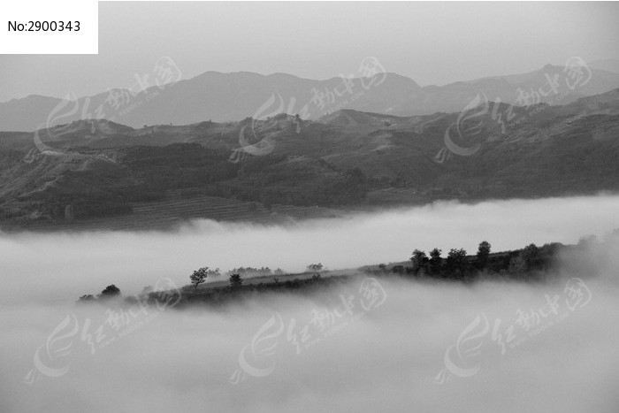 黑白色云海和大山