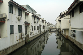 ��ɫ����