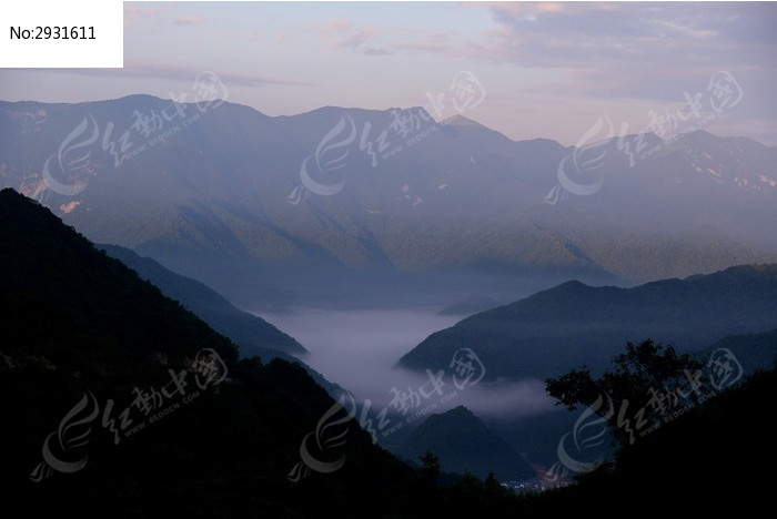 神农架山梁