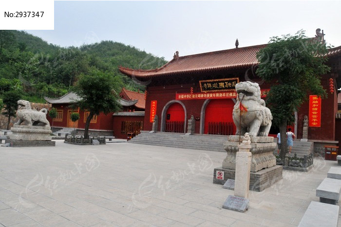 圆融寺山门侧景