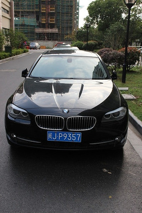 ��ɫ����