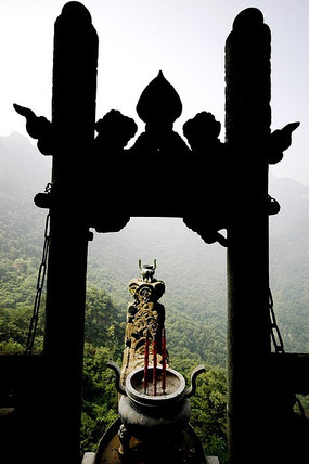 �䵱ɽ��ͷ��¯