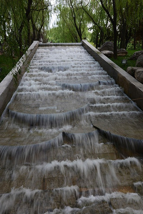 大唐芙蓉园的台阶瀑布流水