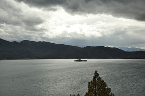 ����ɽ����