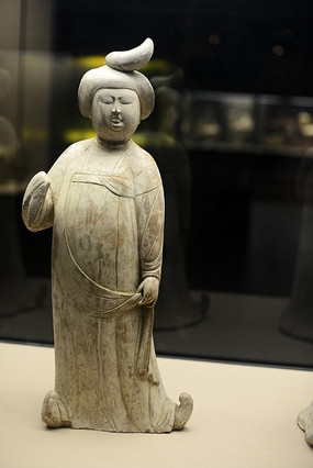 唐代彩绘偏髻仕女俑