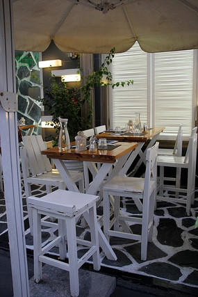 ��ɫ����