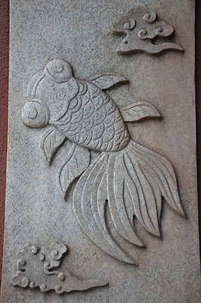 潍坊风筝广场金鱼形状的异形风筝浮雕