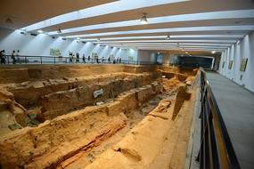 ��ʼ����Ĺ