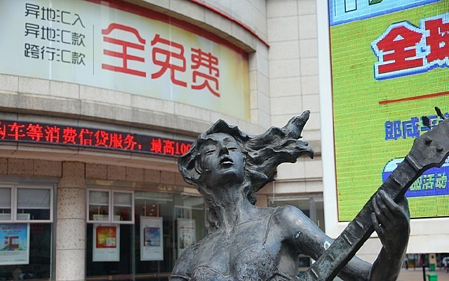 ����Ů����