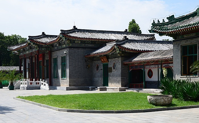 ��ɽ��԰����