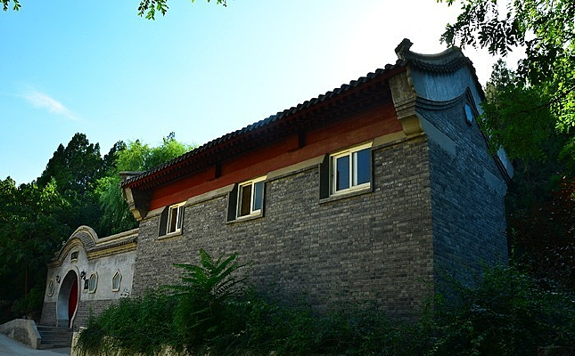 �Ŵ��İ�ɫ��