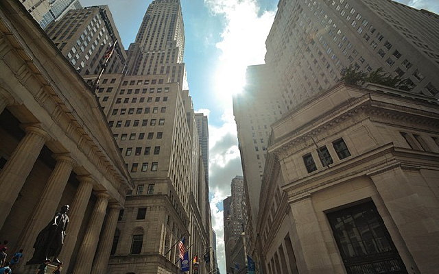 �����־�