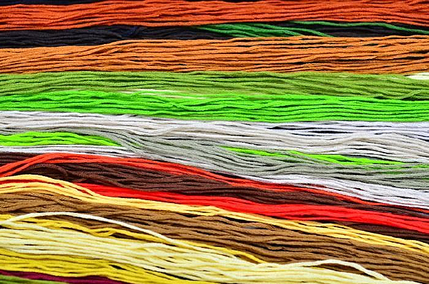 ��ɫֱ������