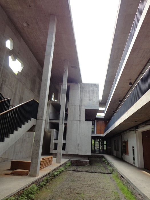 个性的杭州中国美术学院教学楼内景