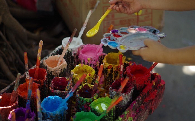 ��ͯ��ɫ��