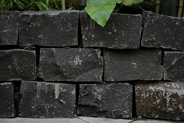 ���ɫ��ʯͷ