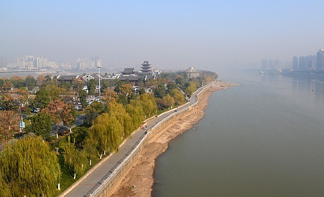 �����޳���