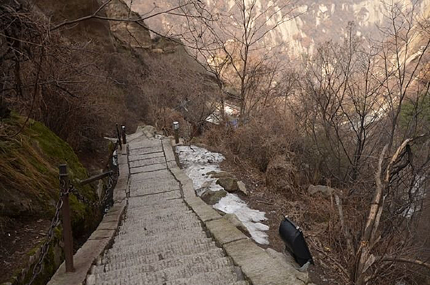 ��ɽ����