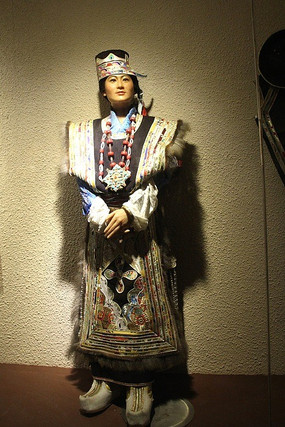 �������