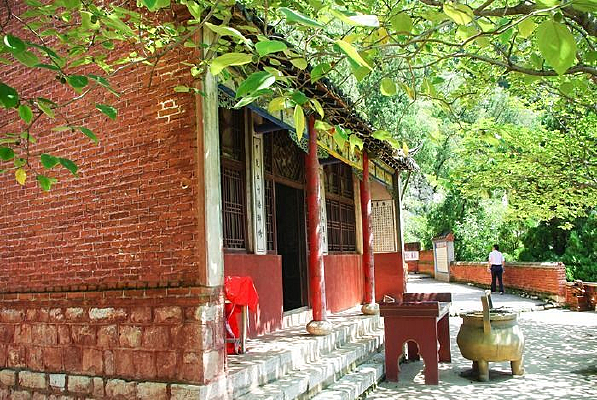 ɽ������