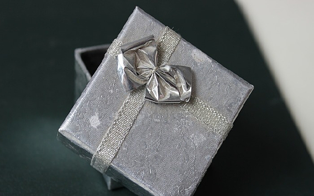 ��ɫ������