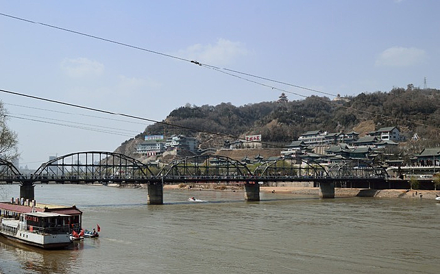 �ƺ�������ɽ��