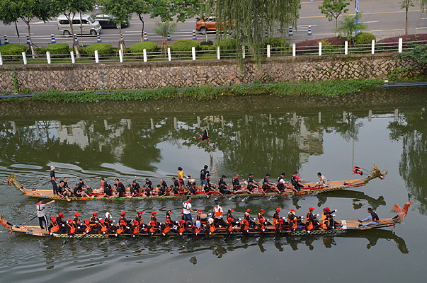 ���۾���