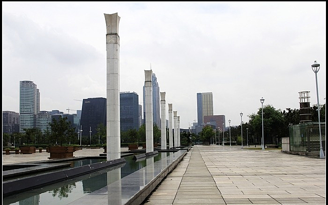 ����۴��