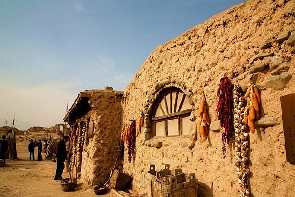 �������