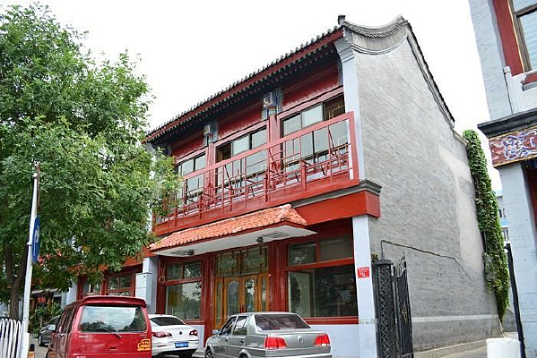 ��ɫ����